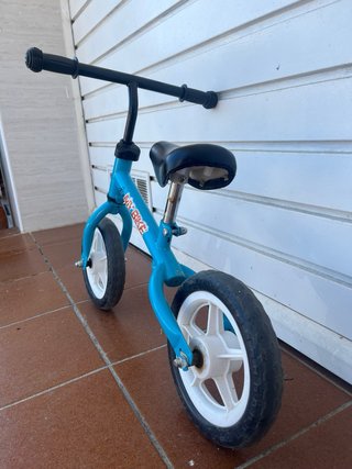 Bicicleta de niños sin pedales.