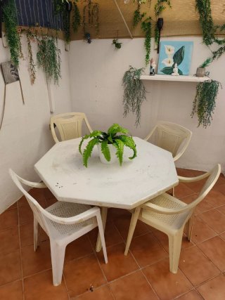 Tavolo da giardino ottagonale e 4 sedie