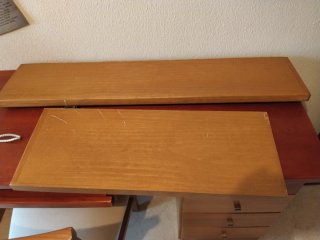 Silla de madera tapizada beige