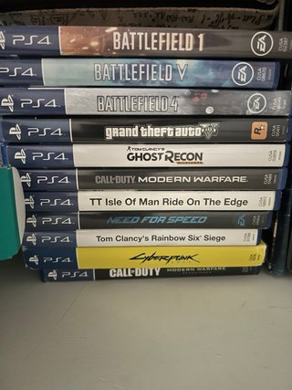 PS4 Slim + 11 Juegos