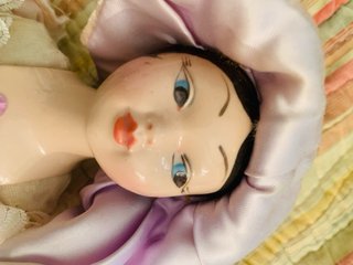 Muñeca de porcelana vintage