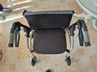 Andador plegable con bolsa