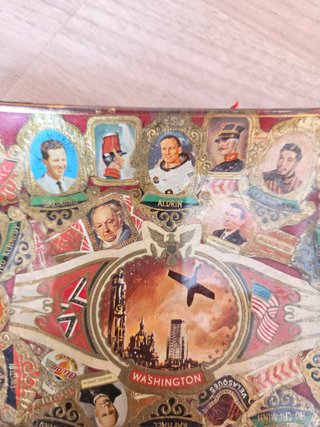 Cenicero/Reposallaves hecho de Vitolas Colección