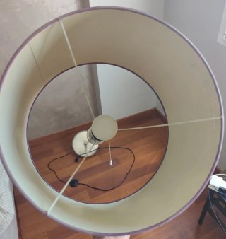 Lámpara de pie plata pantalla morada