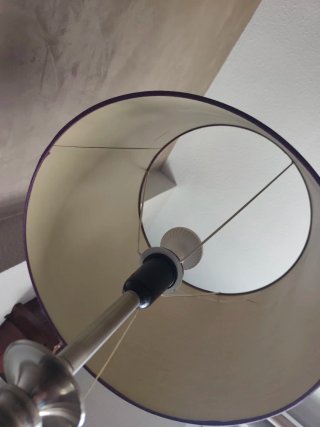 Lámpara de pie plata pantalla morada