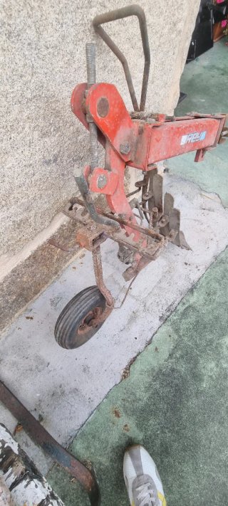 Arado y fresadora Goldoni para motocultor