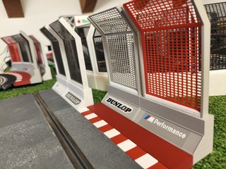 Muros con barrera pista gris Scalextric