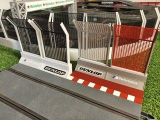 Muros con barrera pista gris Scalextric