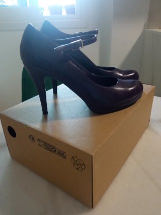 Zapatos tacón pulsera morados Green Coast