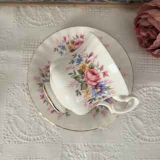 Taza y plato porcelana inglesa Royal Albert