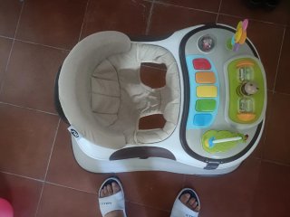 Correpasillos infantil con centro de actividades