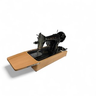MAQUINA DE COSER ALFA NEGRA ANTIGUA DECORACION  CON FUNDA