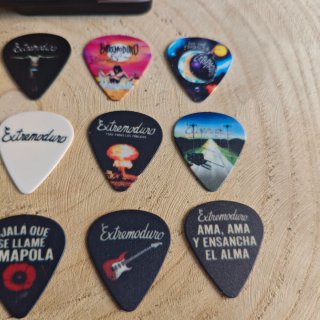 Colección 12 púas Extremoduro + Caja