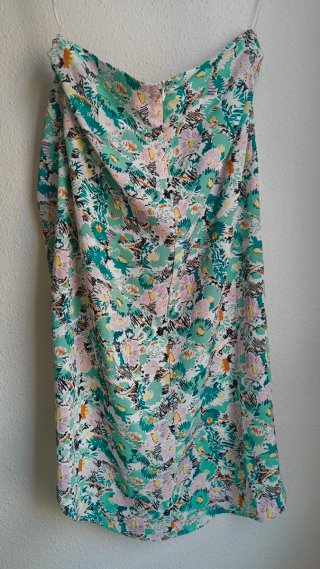 Conjunto Blusa y Falda Estampada Talla M