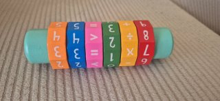 Juego de madera números y operaciones