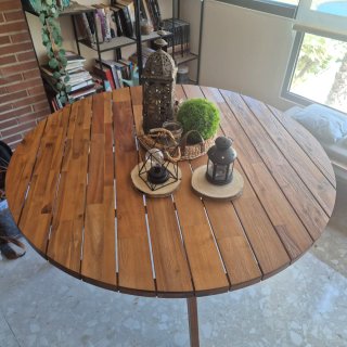 Mesa de jardín de madera de Acacia comprada  CASA