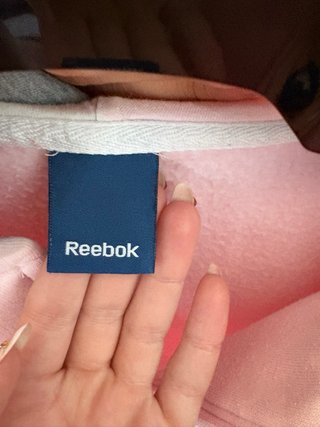 Chaqueta Reebok rosa y blanca