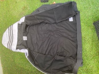 Chaqueta Adidas con capucha