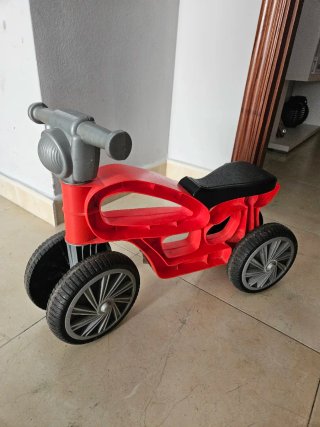 Moto correpasillos roja 3 ruedas