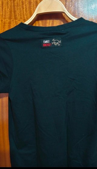 Camiseta Emily Strange cuello pico Talla M