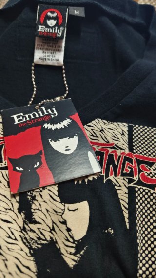 Camiseta Emily Strange cuello pico Talla M
