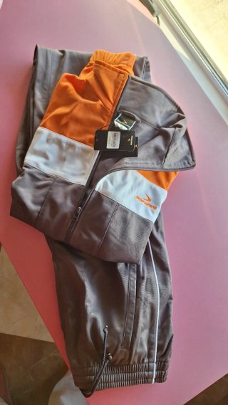 Chándal Boomerang Gris y Naranja sin estrenar