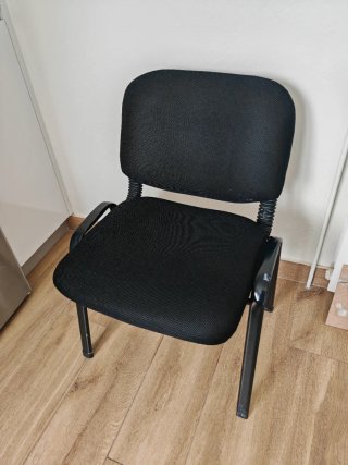 Silla de oficina negra