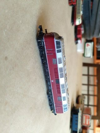 Locomotora ARNOLD