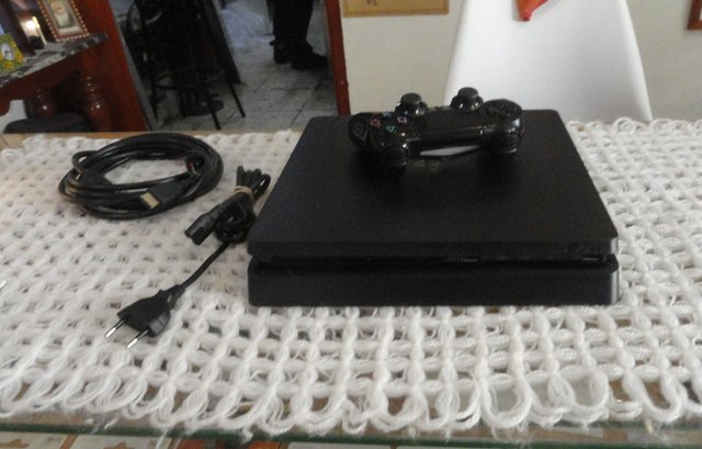 PS4 Slim 500GB + Mando