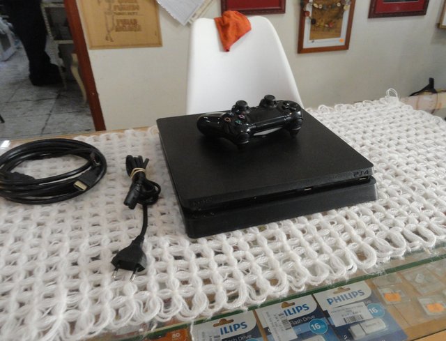 PS4 Slim 500GB + Mando
