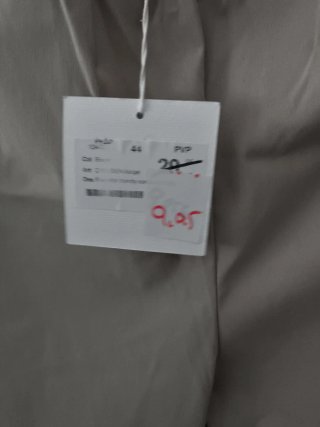 Pantalones beige sin bolsillos