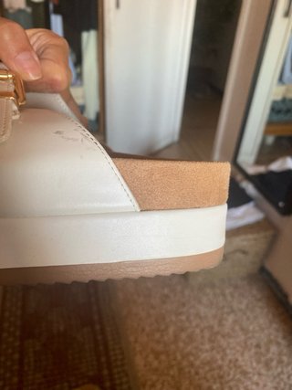 Sandalias Graceland blancas con hebillas doradas