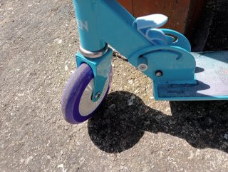 Patinete infantil Frozen. Plegable.de hierro.