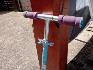 Patinete infantil Frozen. Plegable.de hierro.