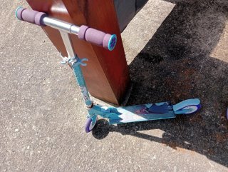 Patinete infantil Frozen. Plegable.de hierro.