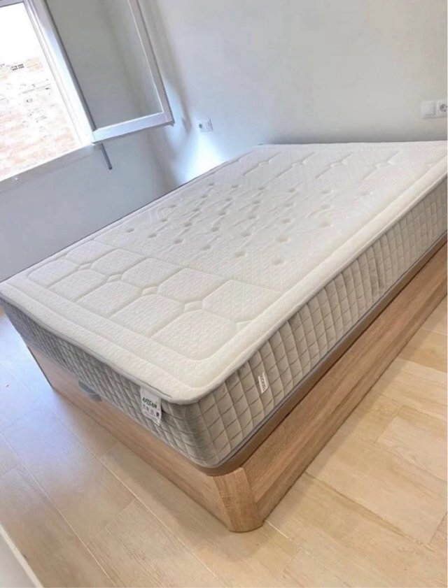 Base cama con colchón nuevo