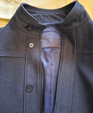 Abrigo largo oscuro Zara, talla L.