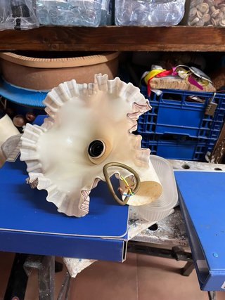 Lampadario vetro beige con bordi marroni