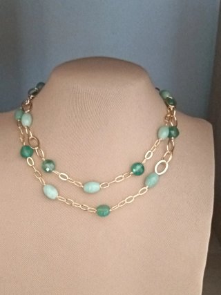 Collana lunga oro con pietre verdi naturali