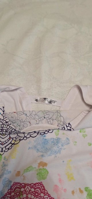 Camiseta Desigual blanca con mandalas