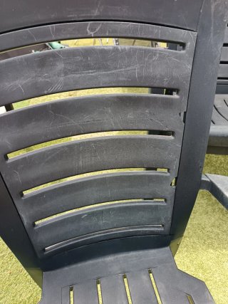 Conjunto de 4 sillas de plástico negras