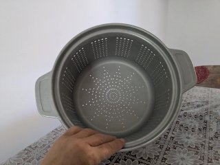 Scolapasta in metallo