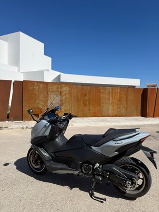 Moto tmax tech 560 yamaha. Andorra