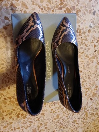 Zapatos tacón Rockport piel estampado serpiente.