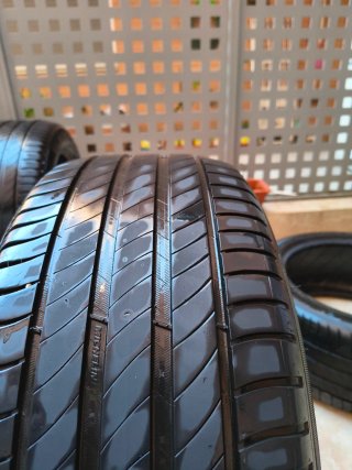 Neumático 235/45 R17 93V