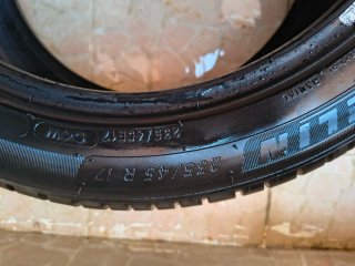 Neumático 235/45 R17 93V