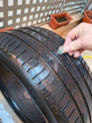 Neumático 235/45 R17 93V