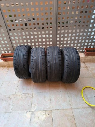 Neumático 235/45 R17 93V