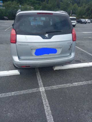Peugeot 5008 2012