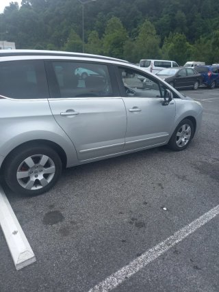 Peugeot 5008 2012
